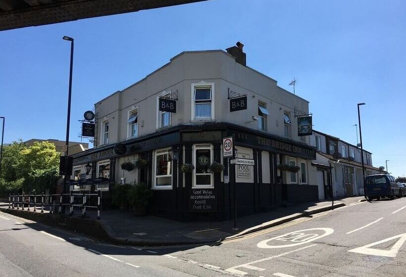 ベッドアンドブレックファースト The Bridge Inn