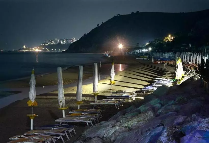 هتل Club Torre Capovento