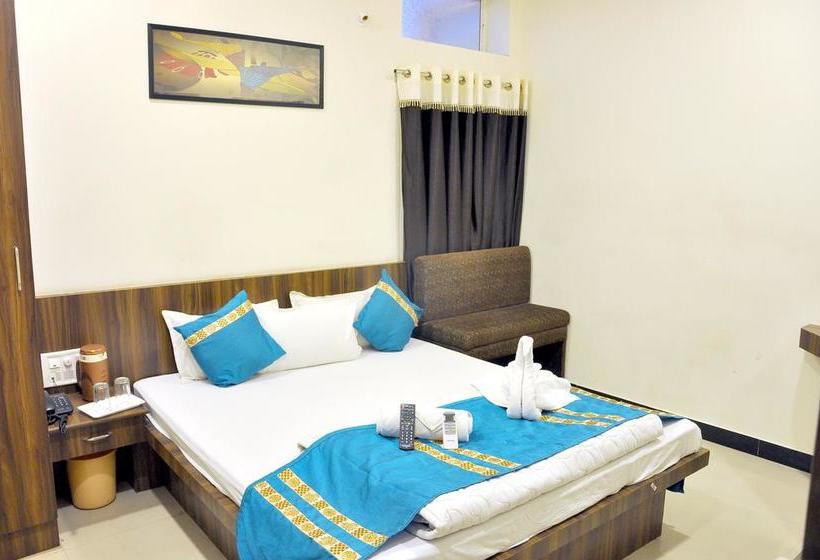 בית מלון כפרי Ashoka Palace