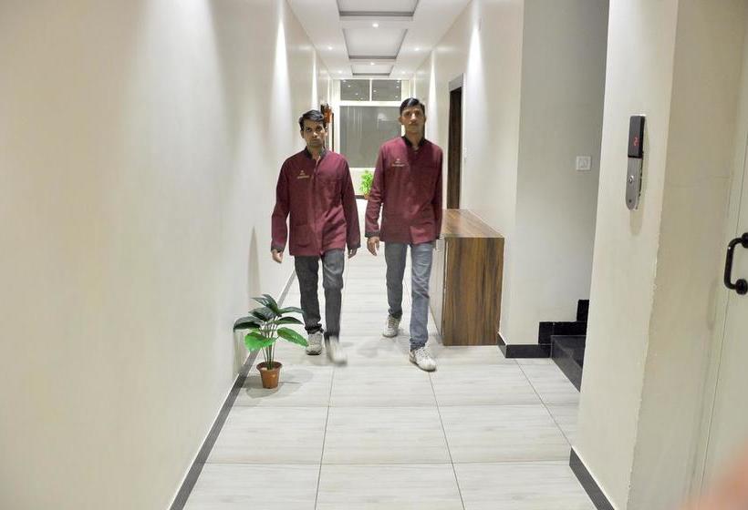 בית מלון כפרי Ashoka Palace