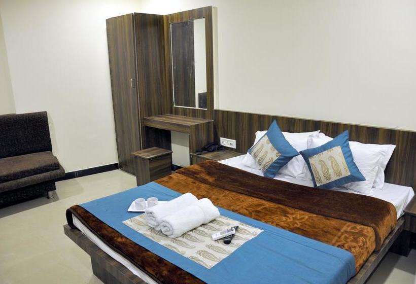 בית מלון כפרי Ashoka Palace