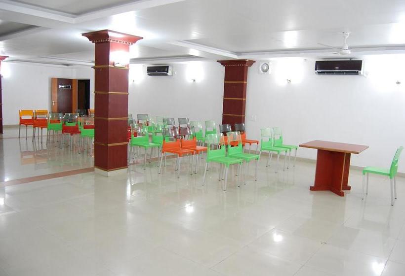 בית מלון כפרי Monarch Aachal