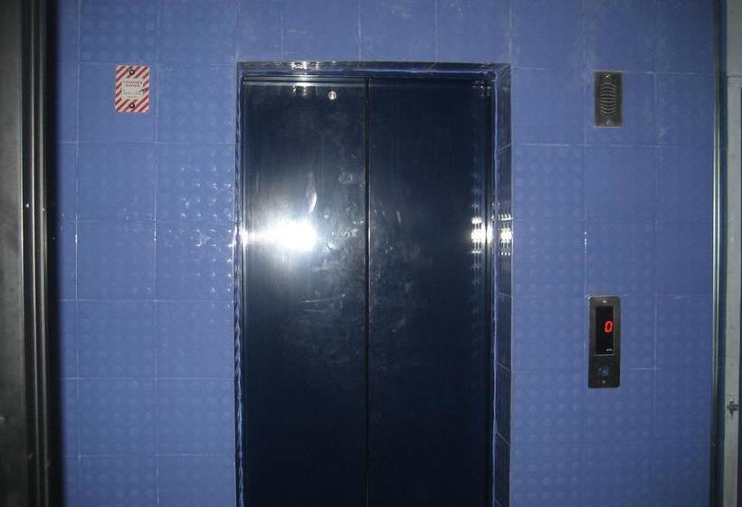 בית מלון כפרי Monarch Aachal