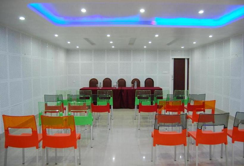 בית מלון כפרי Monarch Aachal