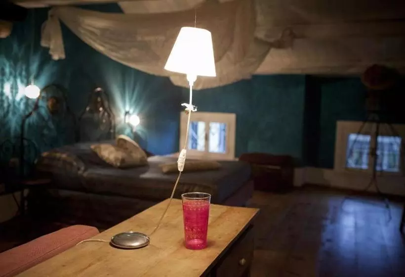 تختخواب و صبحانه Locanda Al Cappello