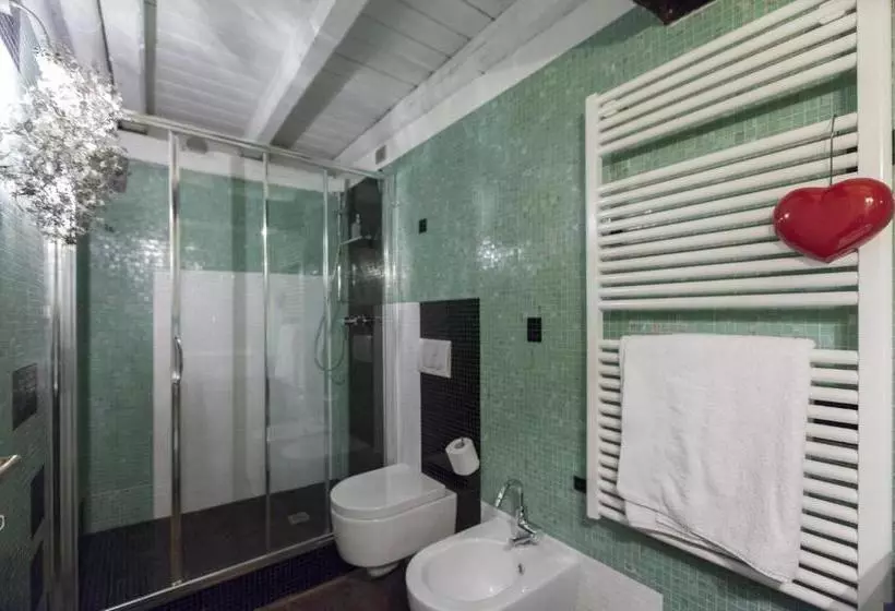 تختخواب و صبحانه Locanda Al Cappello