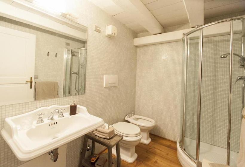 تختخواب و صبحانه Locanda Al Cappello