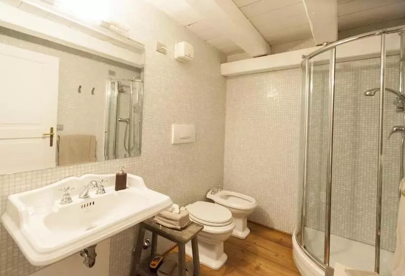 تختخواب و صبحانه Locanda Al Cappello