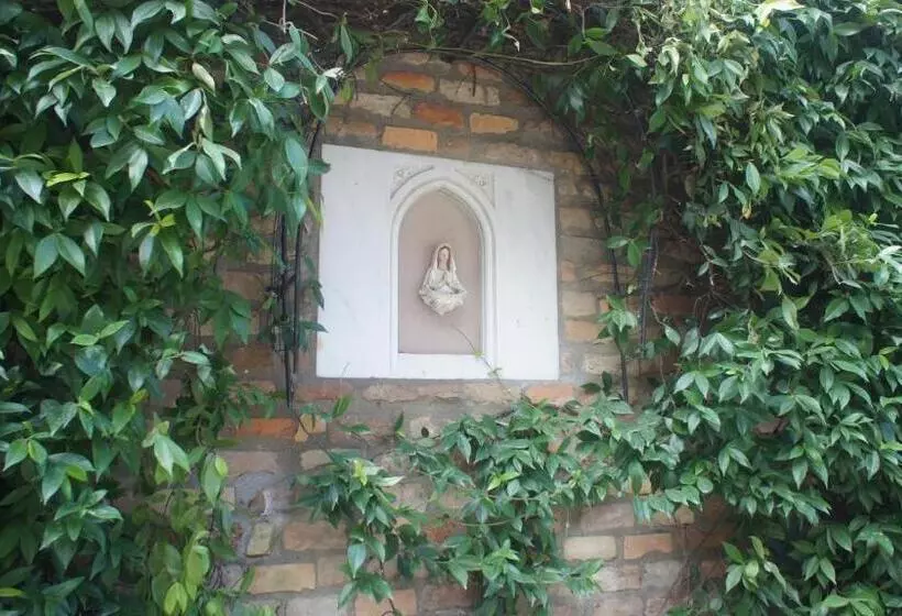 تختخواب و صبحانه Villa Noctis