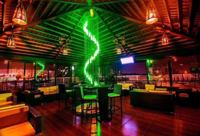 בית מלון כפרי Club Paraiso