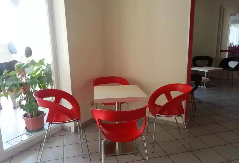 Hotelli La Parigina