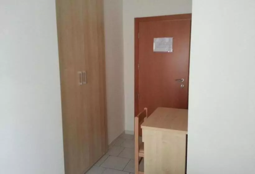 Hotelli La Parigina