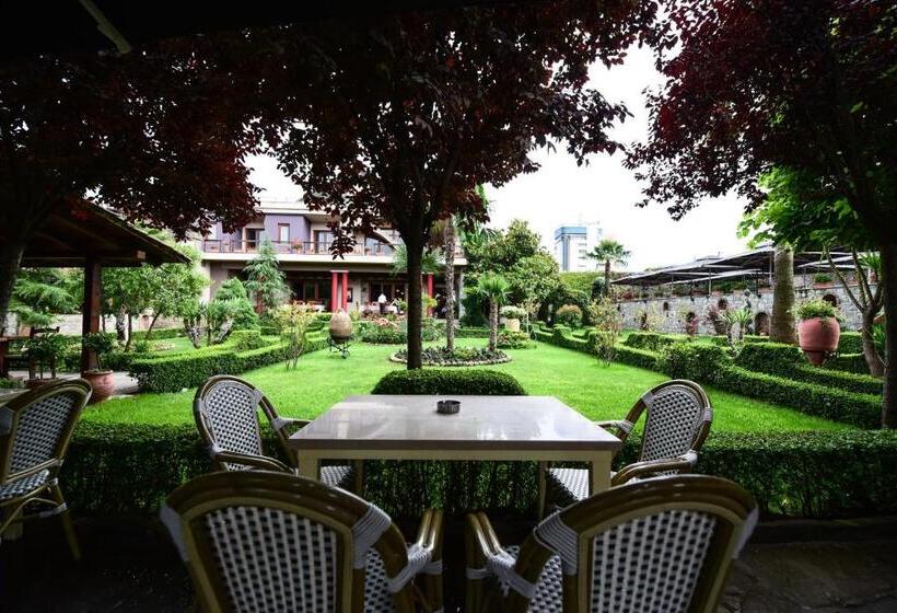 فندق Real Scampis