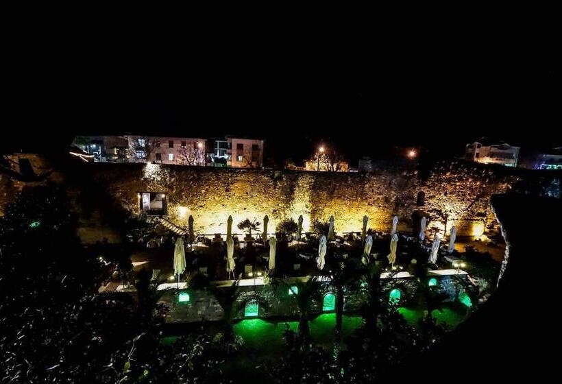 فندق Real Scampis