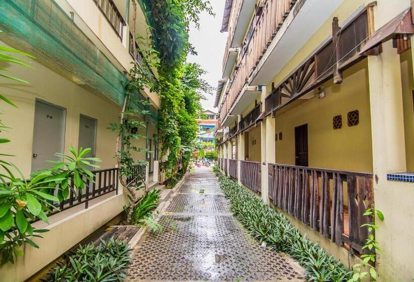 هتل Sutus Court 5