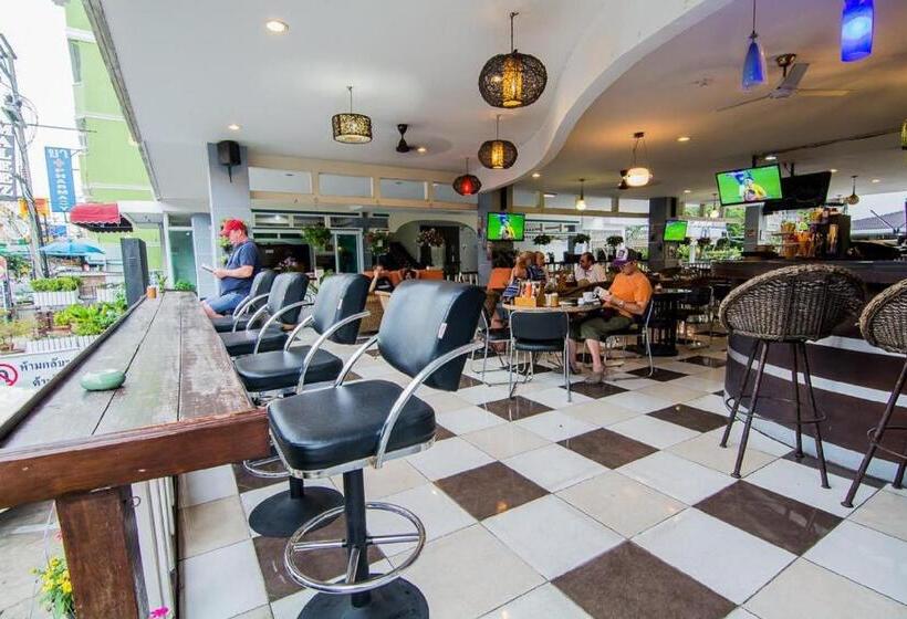 هتل Sutus Court 5