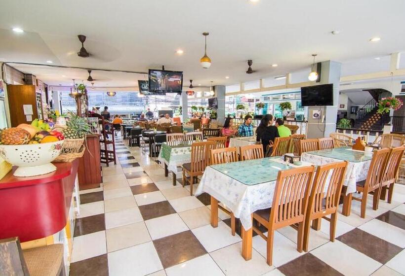 هتل Sutus Court 5