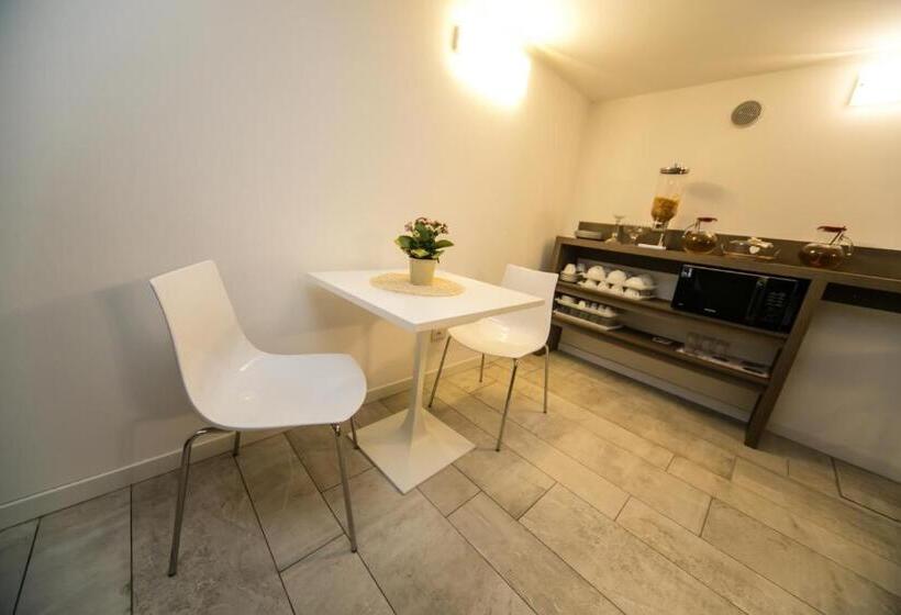 B&b Corte Sul Naviglio Cin I T 0 1 5 0 7 0 C 1 3 X U I L Q C V