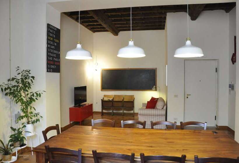 تختخواب و صبحانه La Darsena