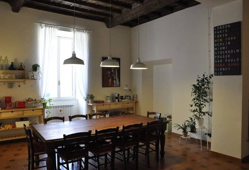 تختخواب و صبحانه La Darsena