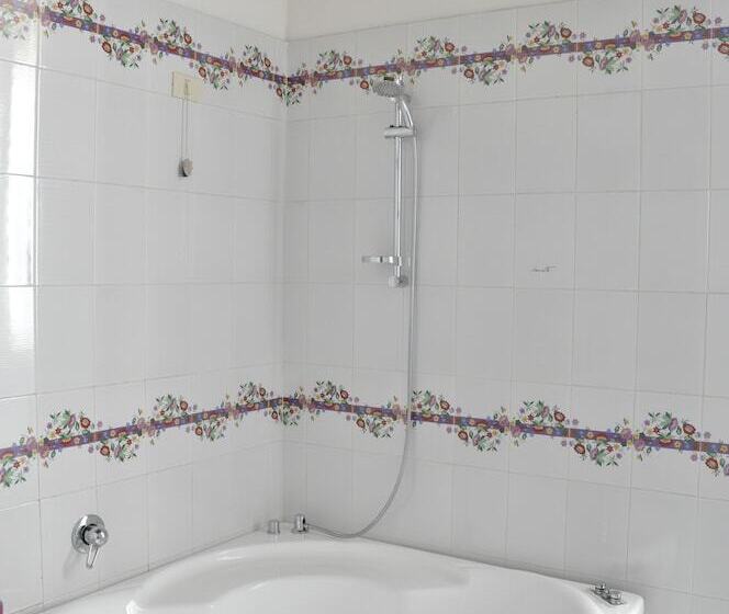 تختخواب و صبحانه La Darsena