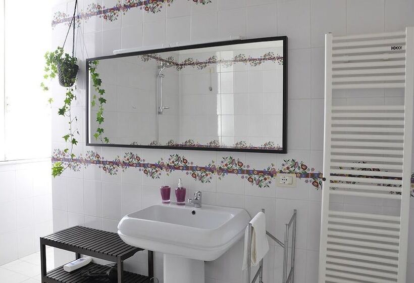 تختخواب و صبحانه La Darsena