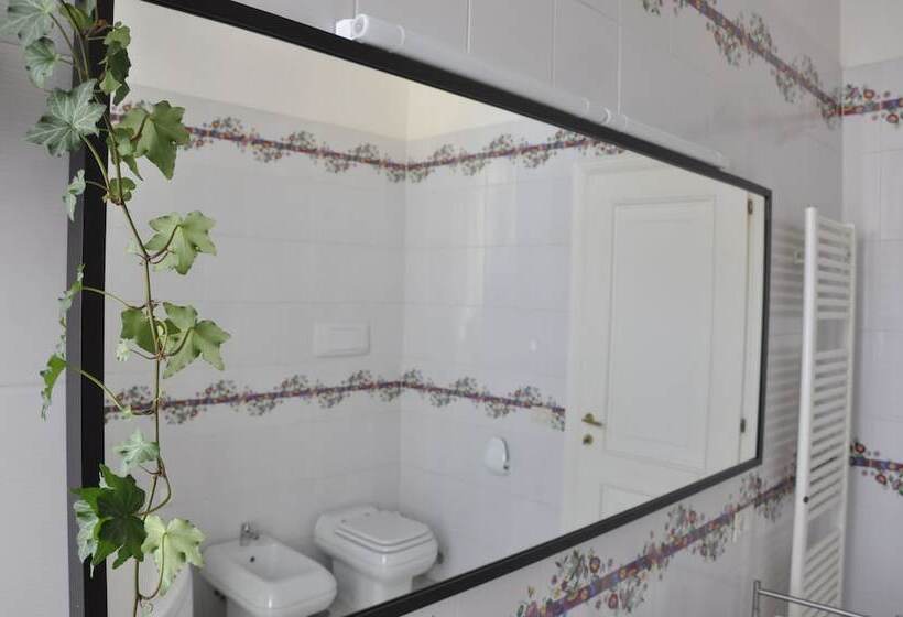 تختخواب و صبحانه La Darsena