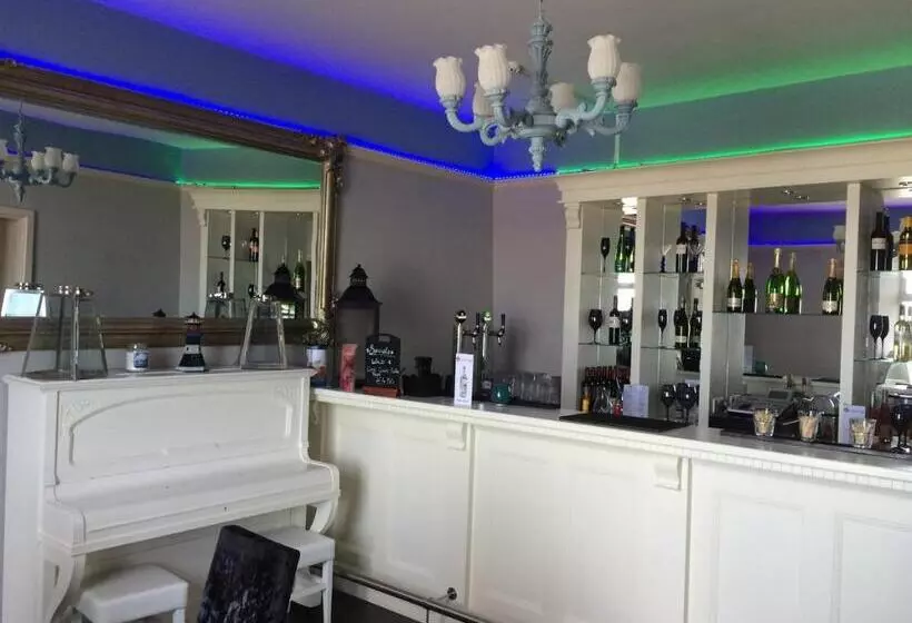 ホテル Coast Lodge