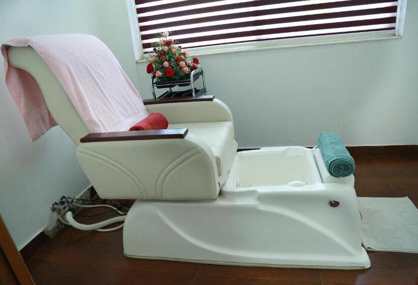 Hill Palace Hotel & Spa