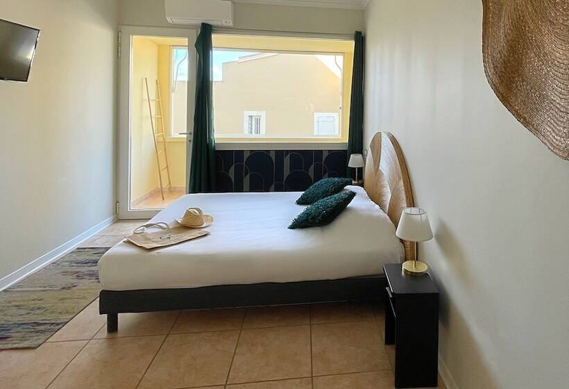 هتل Hôtel La Grande Conque