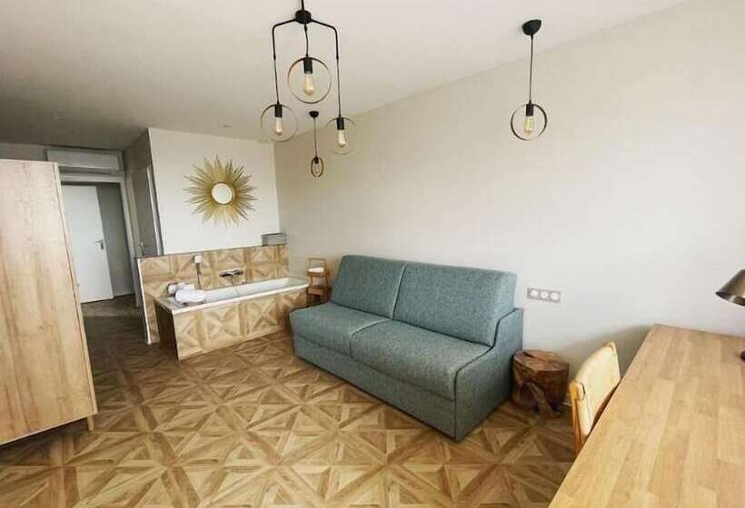 هتل Hôtel La Grande Conque