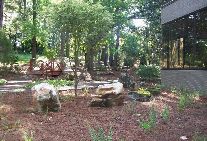 هتل Bevill Conference Center &