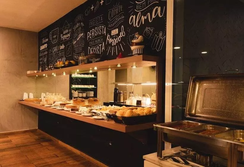 ホテル Geneviee Palace