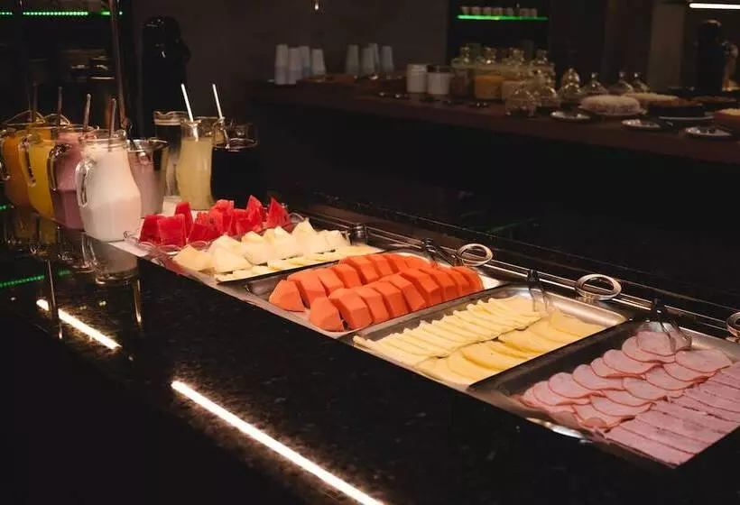 ホテル Geneviee Palace