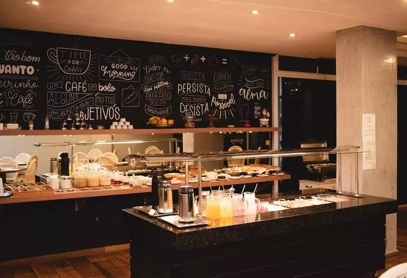 ホテル Geneviee Palace