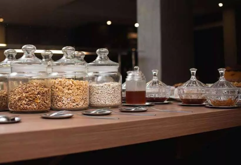 ホテル Geneviee Palace