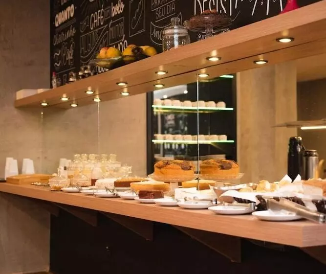 ホテル Geneviee Palace