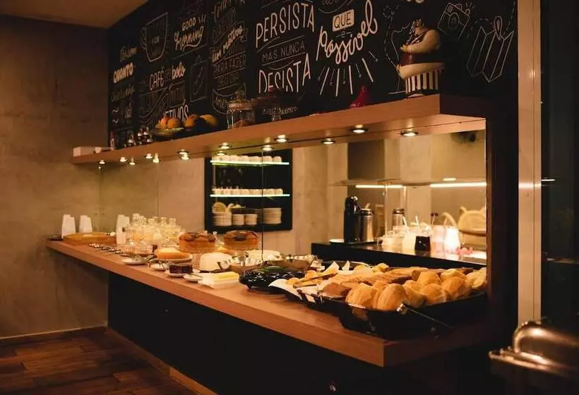 ホテル Geneviee Palace