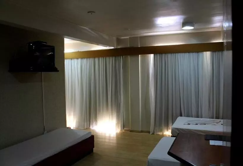 ホテル Geneviee Palace