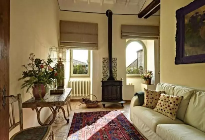 Aamiaismajoitus (B&B) Corte Della Maesta Antica Residenza