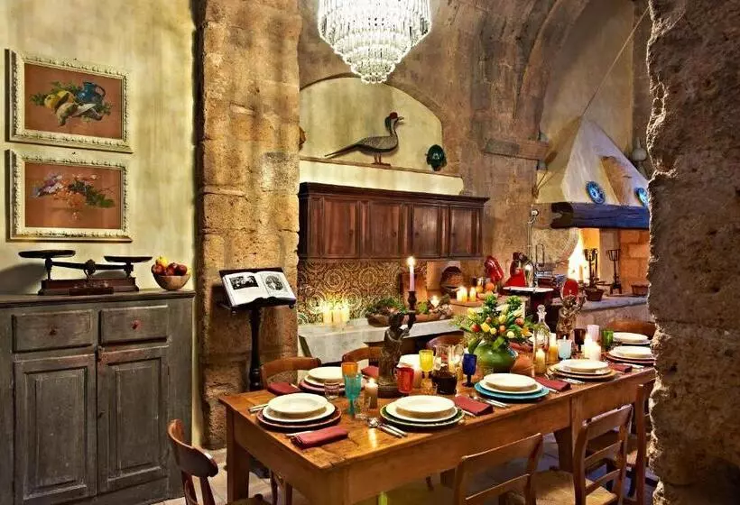 Aamiaismajoitus (B&B) Corte Della Maesta Antica Residenza