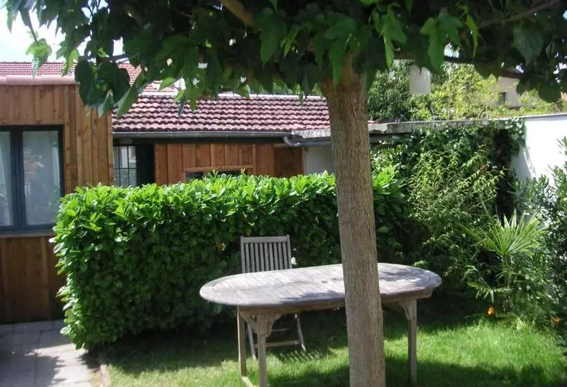 تختخواب و صبحانه Le Clos Previnquieres
