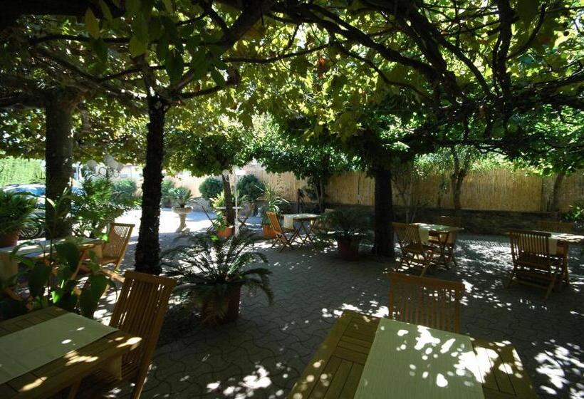 בית מלון כפרי Le Castellamar