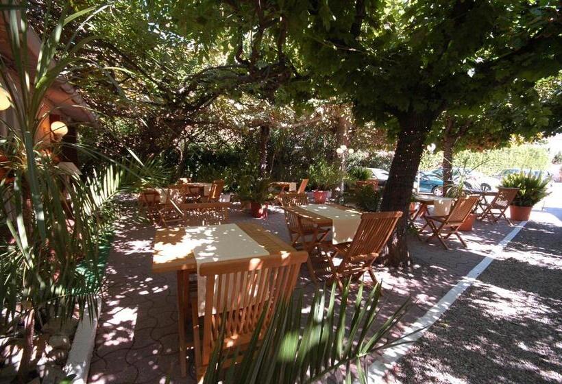 בית מלון כפרי Le Castellamar