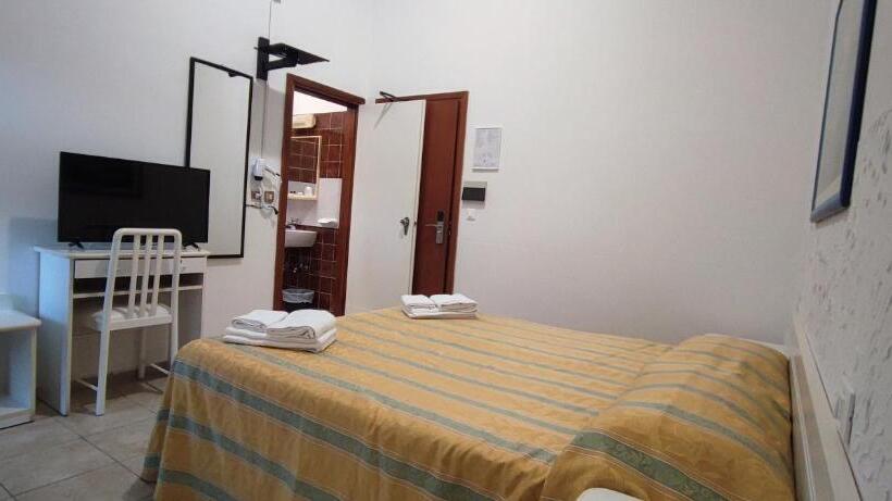 בית מלון כפרי Zeus Lido Di Classe Room Only