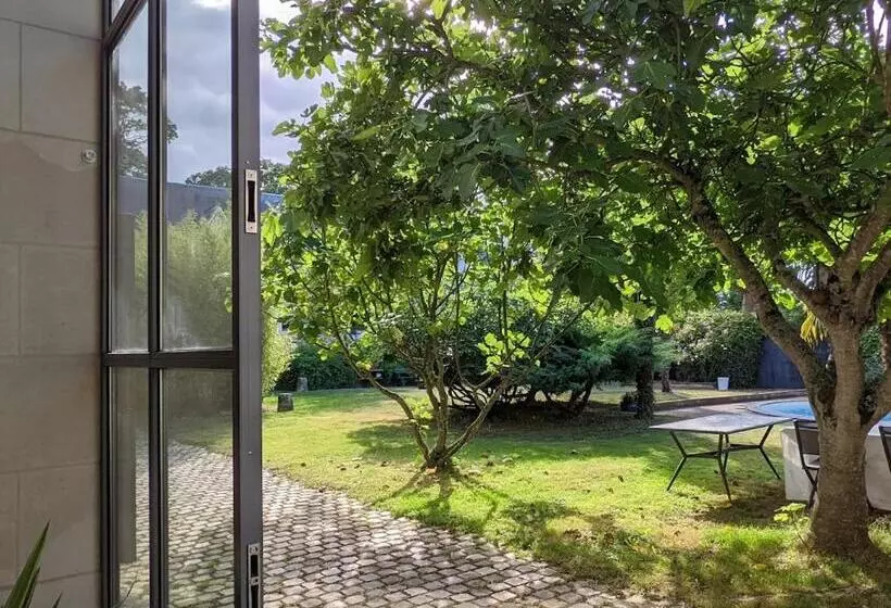 Aamiaismajoitus (B&B) Château De Brissac