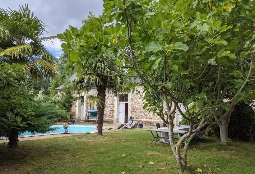 Aamiaismajoitus (B&B) Château De Brissac