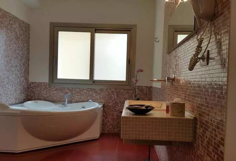 Aamiaismajoitus (B&B) Portopalosuite