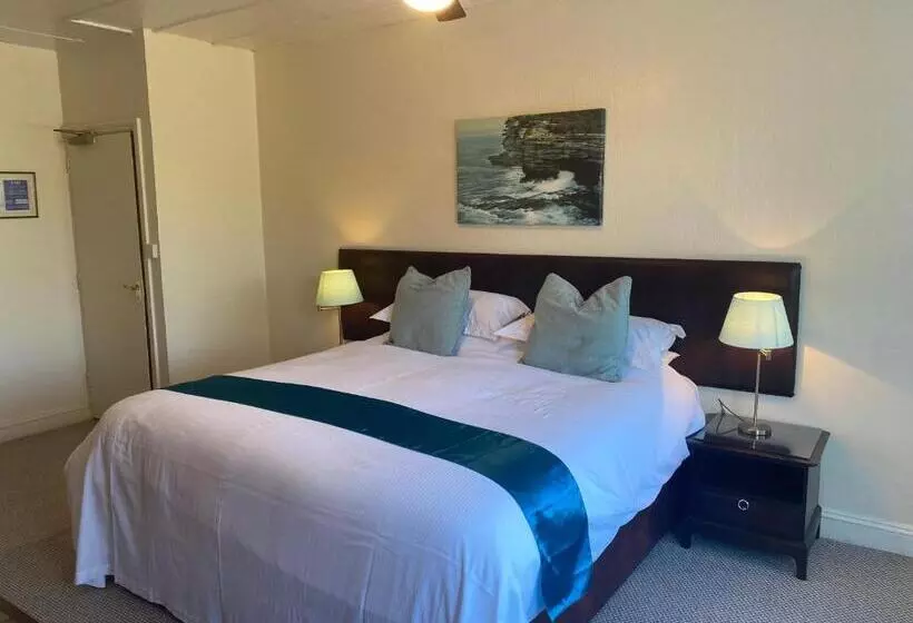 تختخواب و صبحانه The Kingswood Guest House   Adult Only