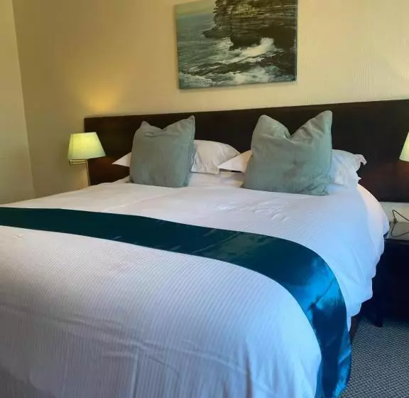 تختخواب و صبحانه The Kingswood Guest House   Adult Only
